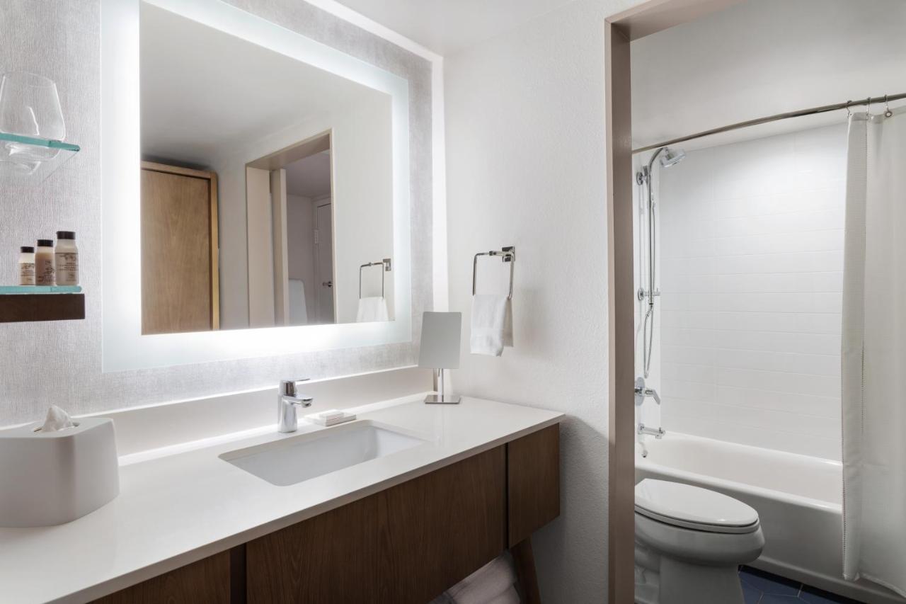 Delta Hotels By Marriott Virginia Beach Waterfront Esterno foto