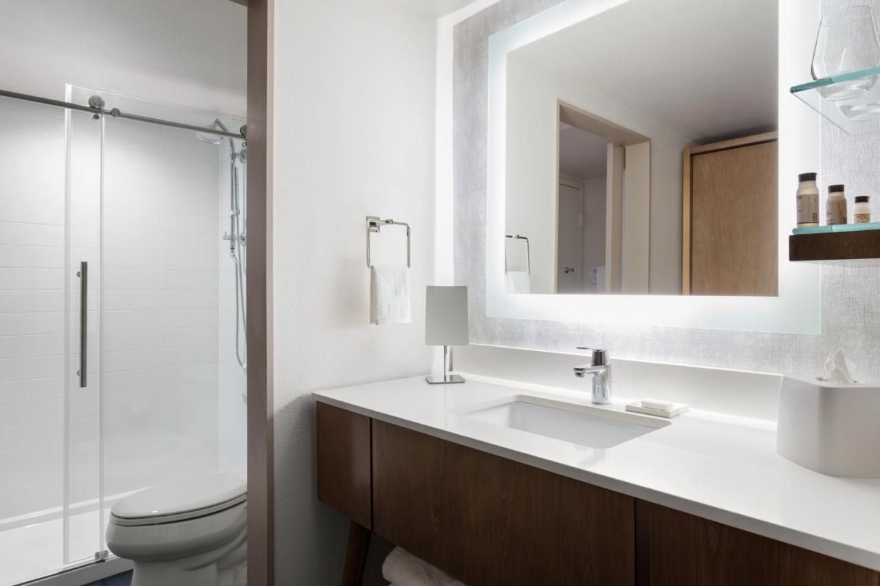Delta Hotels By Marriott Virginia Beach Waterfront Esterno foto