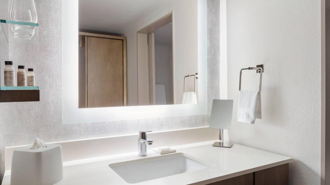 Delta Hotels By Marriott Virginia Beach Waterfront Esterno foto