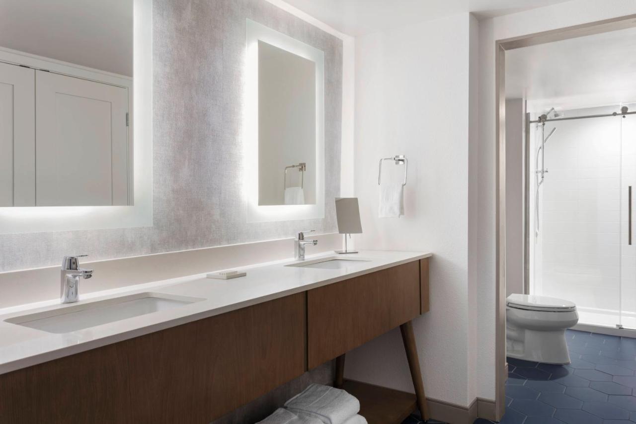 Delta Hotels By Marriott Virginia Beach Waterfront Esterno foto